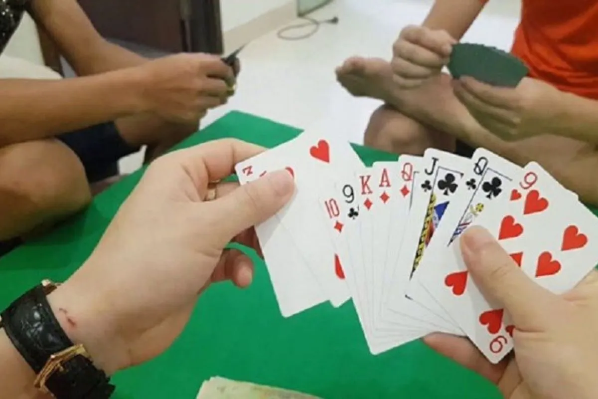 Chơi bài tiến lên ăn trắng là như thế nào