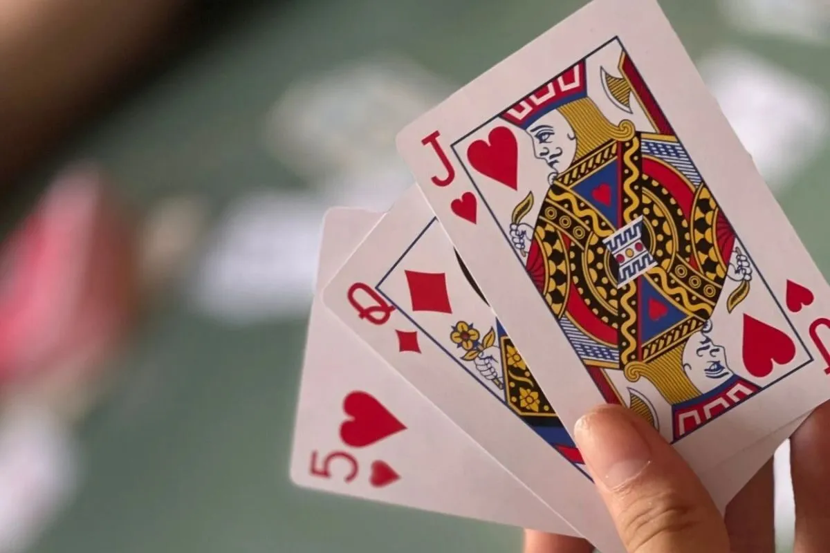 16 điểm nên bốc thêm bài hay nên dằn non