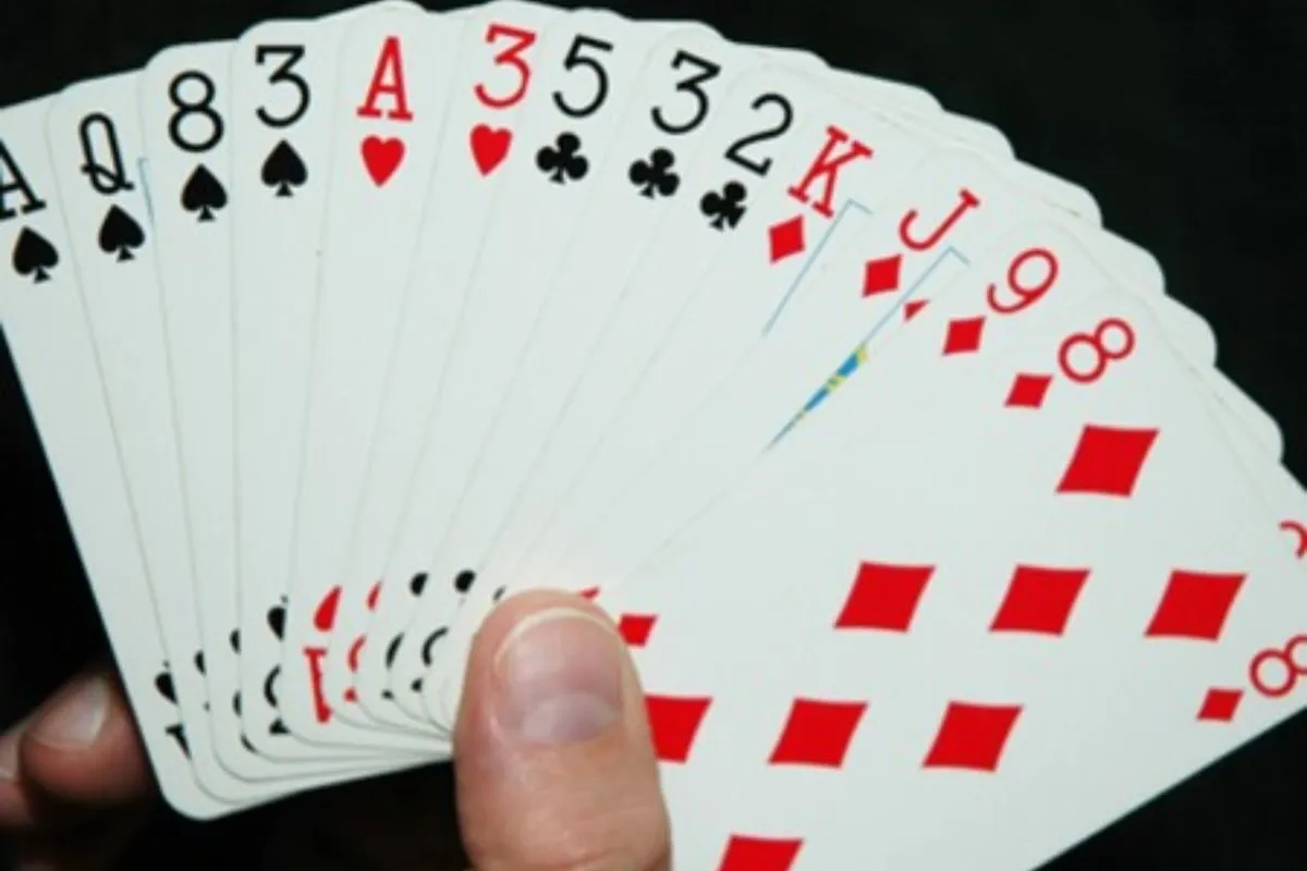 có bài tiến lên nào chơi 6 người không