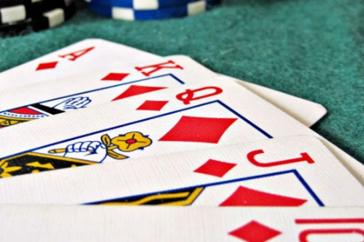 đọc suy nghĩ của đối thủ khi chơi game bài